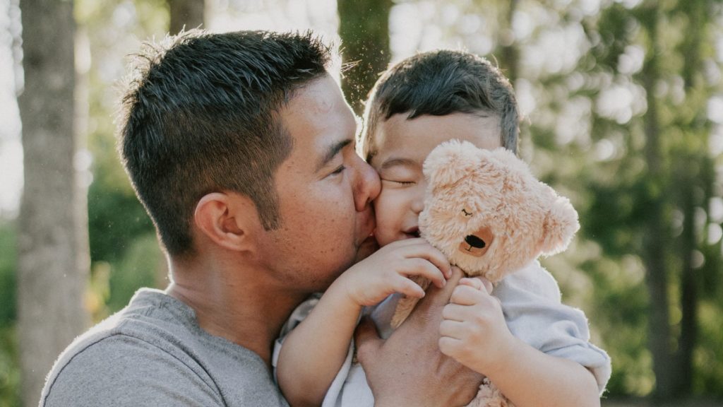 Helping Children Practice Gratitude (and the Science Behind It)
